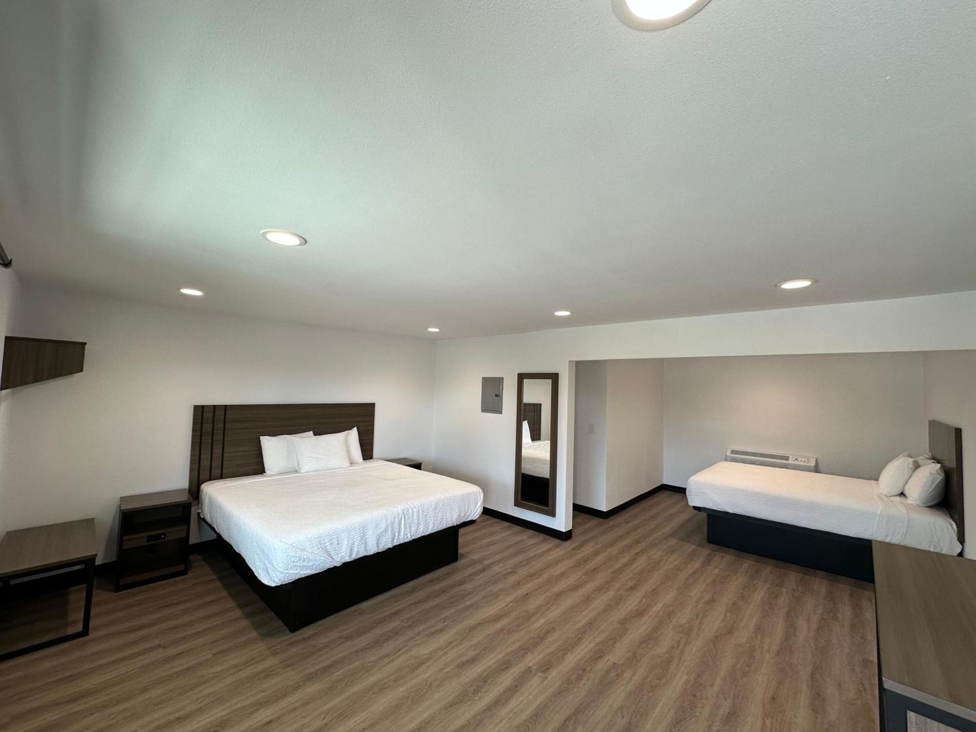 Hyland Inn Van Nuys — Photos 2