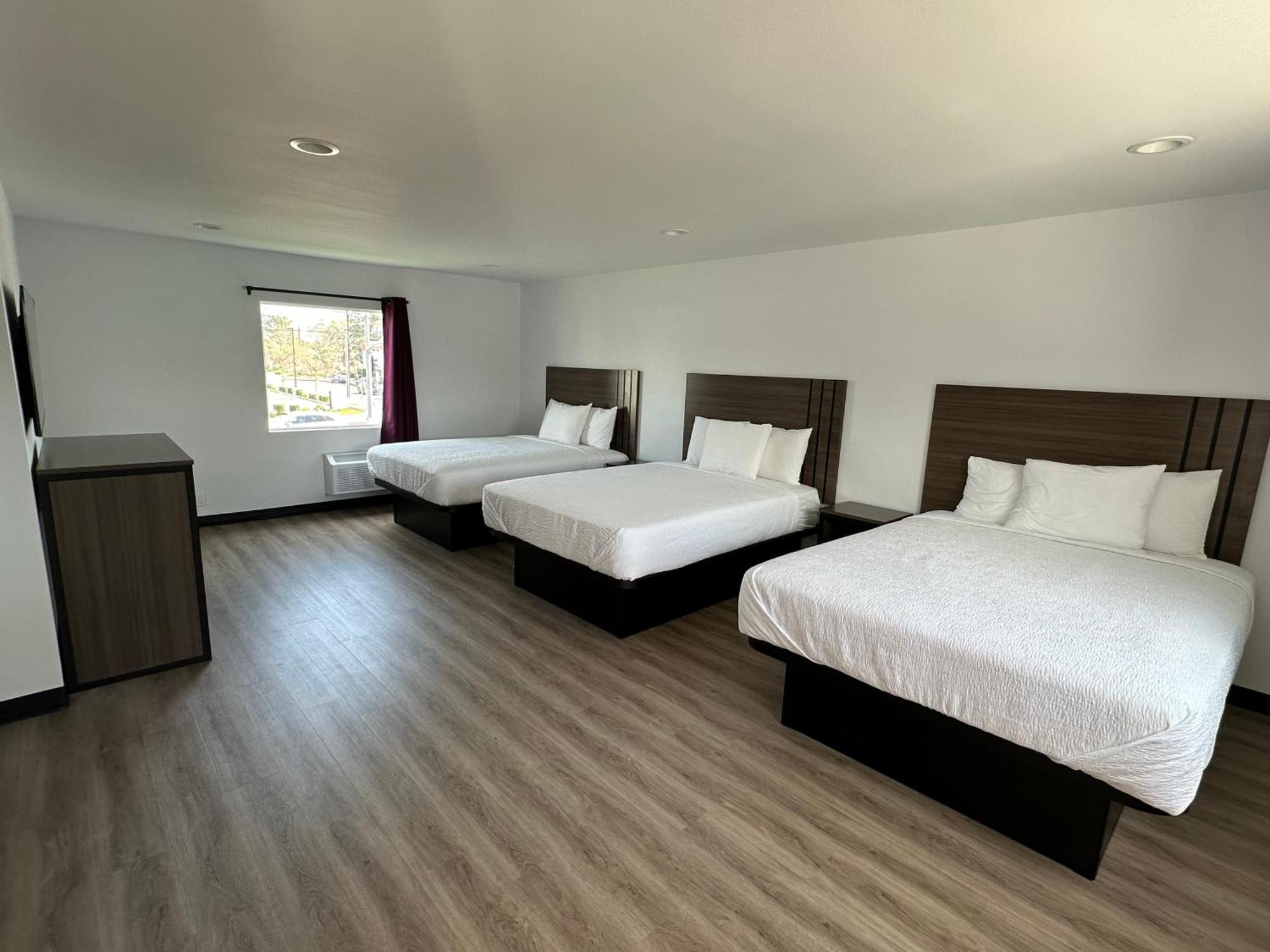 Hyland Inn Van Nuys — Photos 1
